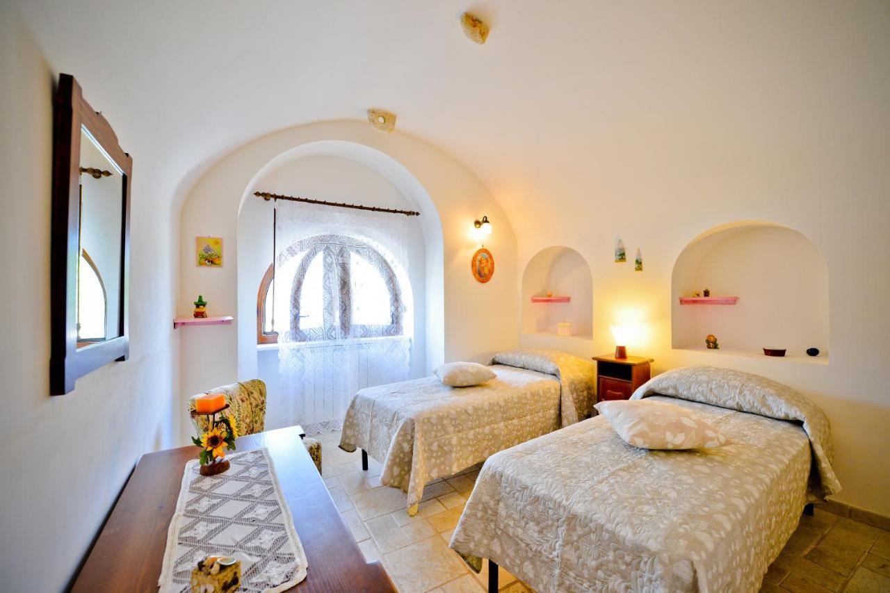 I Trulli Di Alejandro Villa Locorotondo Luaran gambar